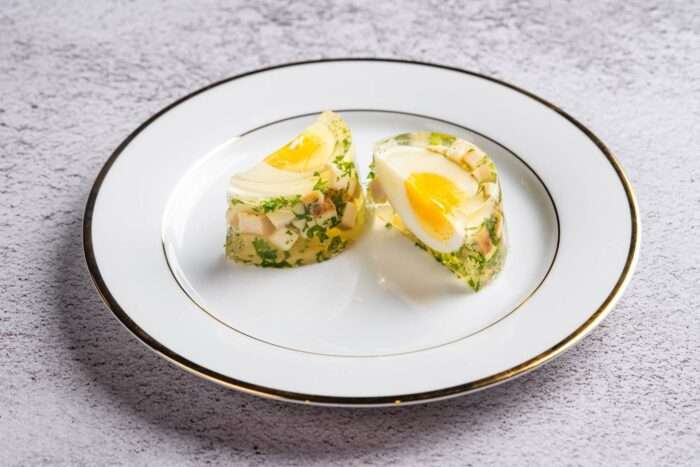 Eggs in Jelly (Aspic) with smoked chicken 85 grams